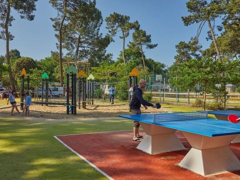  Tour Opérateur et particuliers sur camping La Pinède Les Mathes - accès piscine inclus - Charente-Maritime
