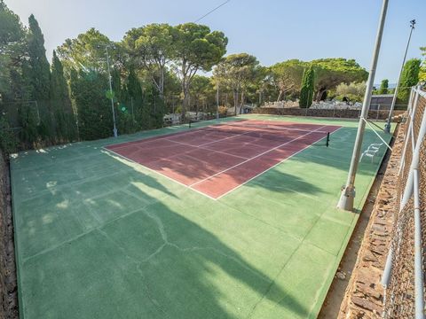 Camping Castell Montgri - Girona