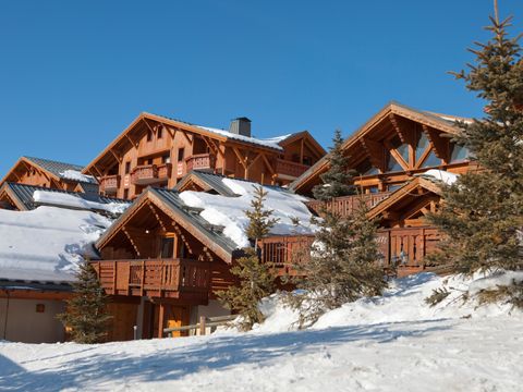 Pierre & Vacances Premium Résidence Les Alpages de Reberty - Camping Savoie - Image N°2