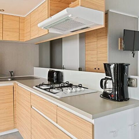 Bungalow 6 Personen - Mobilheim | Premium | 3 Zi. | 6 Pers. | Erhöhte Terrasse | 2 Bäder | Klim.