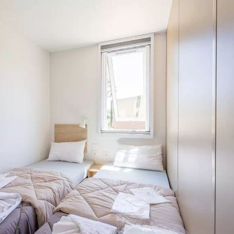 Mobilheim 6 Personen - Ultimate Plus | 3 Zi. | 6 Pers. | Lounge Terrasse | 2 Bäder | Klimaanlage | TV