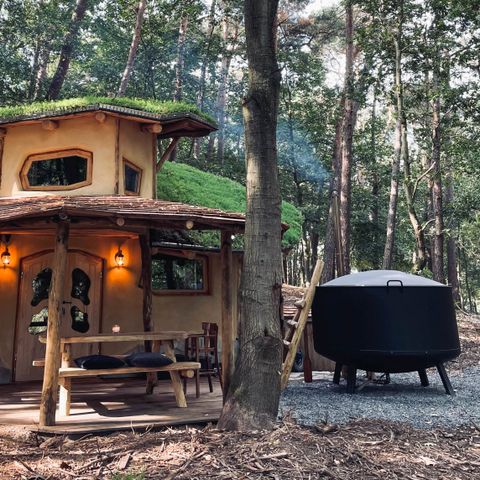 AUßERGEWÖHNLICHE UNTERKUNFT 4 Personen - Winziges Haus Hobbit mit Whirlpool