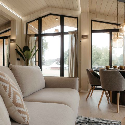 LODGE 5 Personen - Panorama Lake House Scandi mit Whirlpool