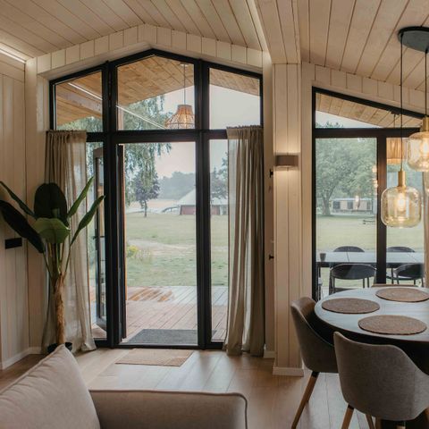 LODGE 5 Personen - Panorama Lake House Scandi mit Whirlpool