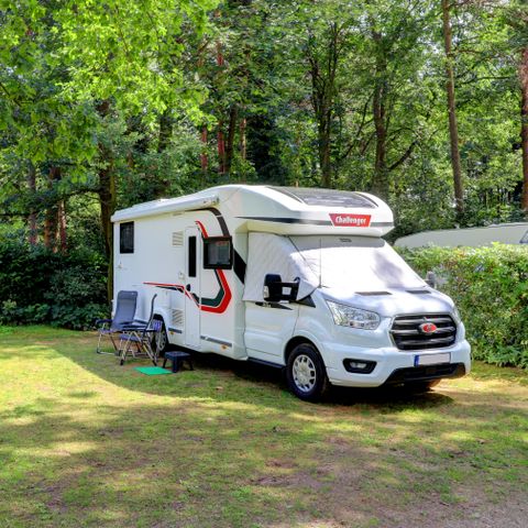 Stellplatz - Gepflasterter Wohnmobilstellplatz | Mit Stromanschluss
