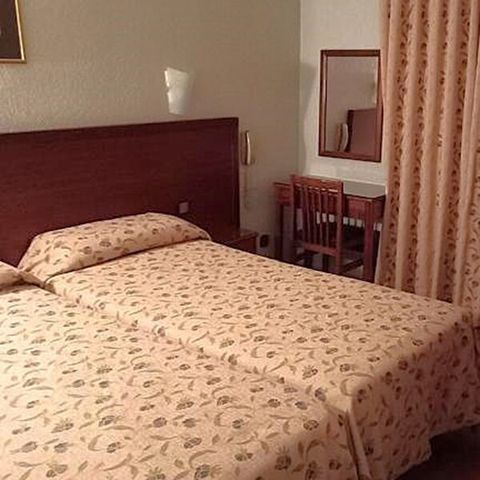 Zimmer 4 Personen - Vierbettzimmer - Gartenblick