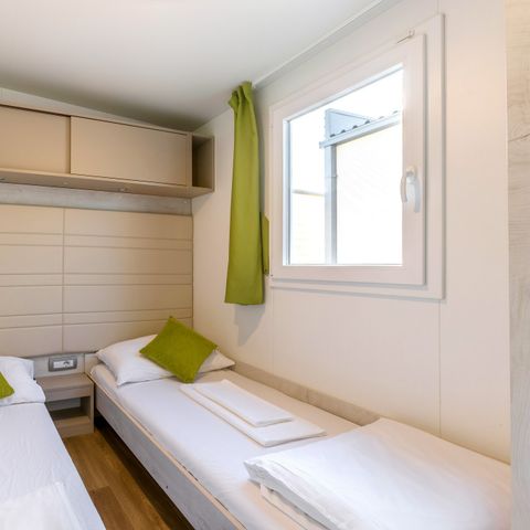 Mobilheim 6 Personen - Mobilheim | Comfort XL | 2 Zi. | 4/6 Pers. | Hochterrasse | 2 Bäder | Klimaanlage | TV