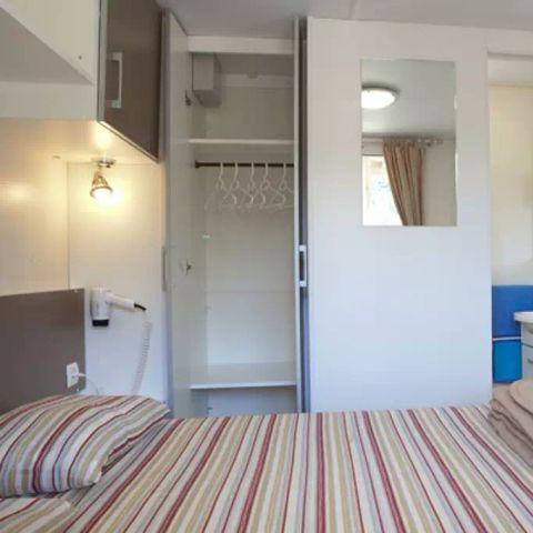 Bungalow 6 Personen - Mobilheim | Classic | 2 Zi. | 4/6 Pers. | Erhöhte Terrasse | 1 Bad | Klim.