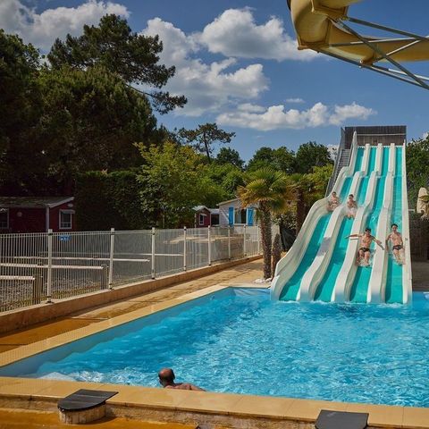  Tour Operateur et particuliers sur camping La Pinède Les Mathes - Funpass non inclus - Camping Charente-Maritime - Image N°4