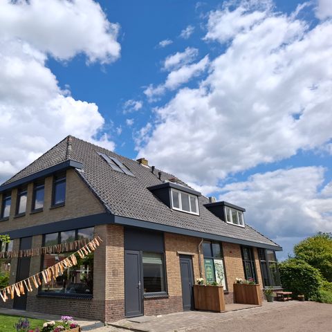 FERIENHAUS 36 Personen - Hauptgebäude 20 Personen + 4 kleine Gewächshäuser