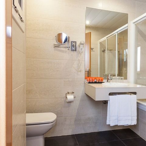 Zimmer 3 Personen - DOPPELZIMMER + ZUSATZBETT - BALKON - INKL. FRÜHSTÜCK