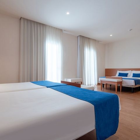 Zimmer 4 personen - BALKON - INKL. FRÜHSTÜCK
