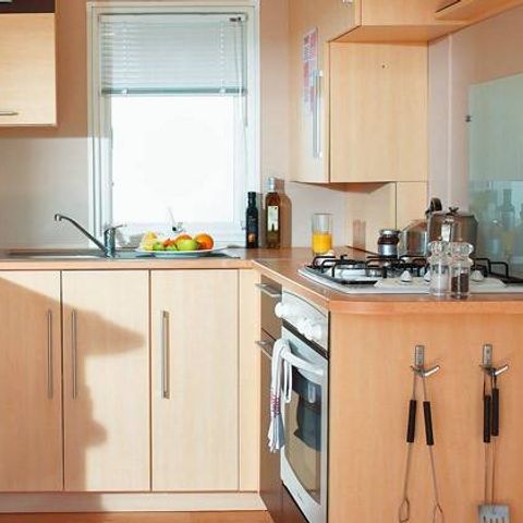 Mobilheim 6 Personen - Classic | 3 Schlafzimmer | Kapazität 6 Personen | Erhöhte Terrasse | 1 Badezimmer | Klimaanlage