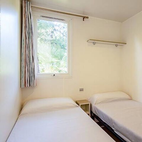 Mobilheim 5 Personen - Comfort | 3 Zimmer | Kapazität 5 Personen | Erhöhte Terrasse | 1 Badezimmer | Klimaanlage