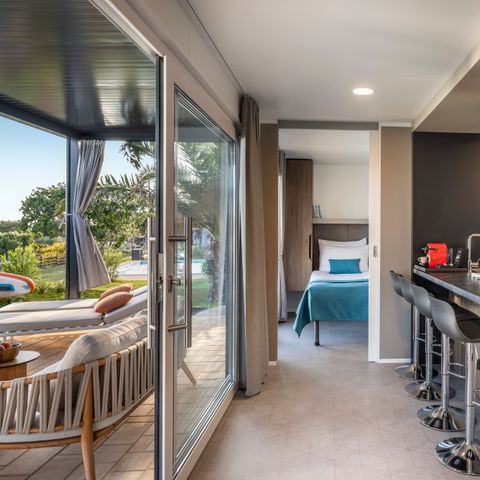 Mobilheim 4 Personen - Luxuriöses Ferienhaus mit Meerblick und privatem Pool