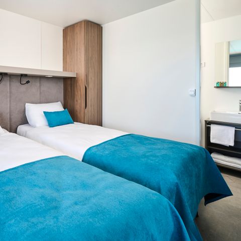 Mobilheim 4 Personen - Luxuriöses Ferienhaus mit Meerblick und privatem Pool