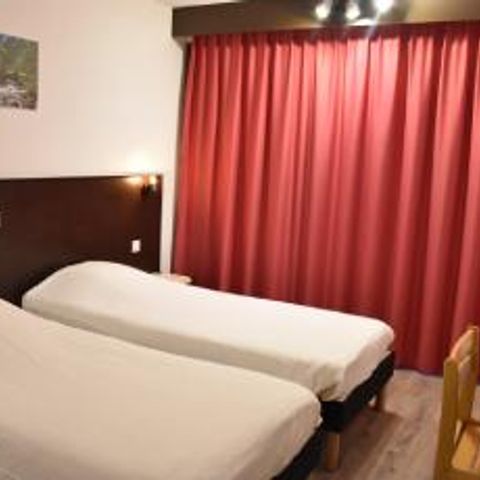 Zimmer 3 Personen - Zimmer mit Verbindungstür CH2 + CH1 PMR