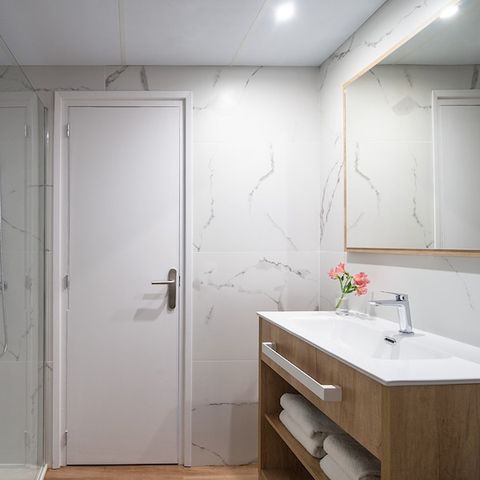 Zimmer 3 Personen - DOPPELZIMMER + ZUSATZBETT - BALKON - INKL. FRÜHSTÜCK