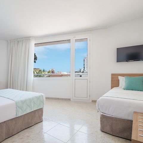 Zimmer 3 Personen - DOPPELZIMMER + ZUSATZBETT - BALKON - INKL. FRÜHSTÜCK