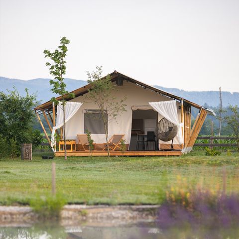 Safarizelt 6 Personen - Glamping mit Bad und Badewanne, 54m2