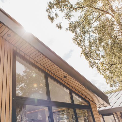 Ferienhaus 6 personen - Blick auf den Bach mit Whirlpool und Sauna