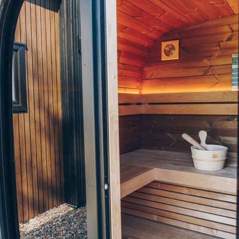 Ferienhaus 6 personen - Blick auf den Bach mit Whirlpool und Sauna