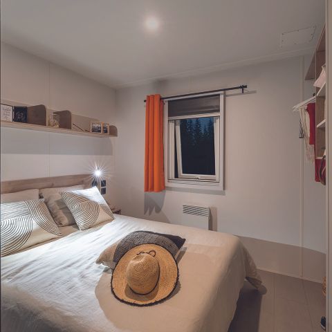 Mobilheim 4 Personen - Mobilheim Premium - 2 Zimmer - halboffene Terrasse mit Meerblick