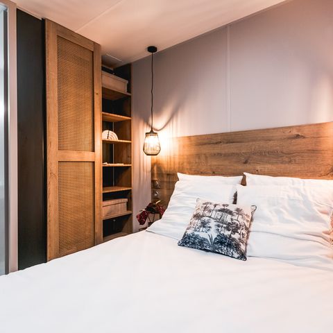 Mobilheim 4 Personen - LUXE XXL 2 Schlafzimmer (1/4 pers - Klimaanlage - TV - integrierte überdachte Terrasse + Fläche 40m²)