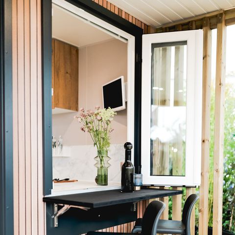 Mobilheim 4 Personen - LUXE XXL 2 Schlafzimmer (1/4 pers - Klimaanlage - TV - integrierte überdachte Terrasse + Fläche 40m²)