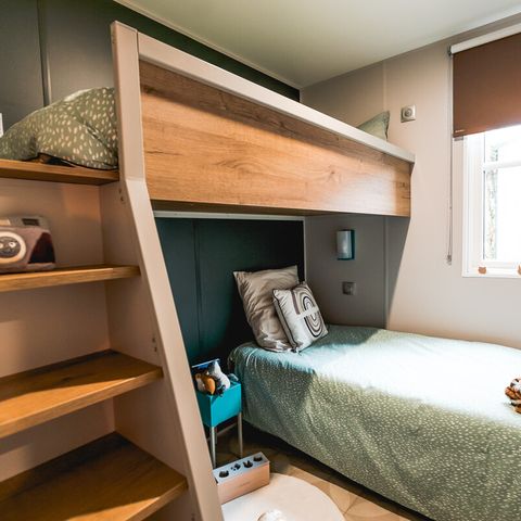 Mobilheim 4 Personen - LUXE XXL 2 Schlafzimmer (1/4 pers - Klimaanlage - TV - integrierte überdachte Terrasse + Fläche 40m²)