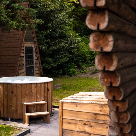 FERIENHAUS 6 Personen - „Huys van de Boswachter“ mit Whirlpool