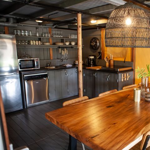 Safarizelt 8 Personen - Königslodge mit Whirlpool