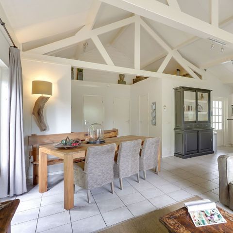Bungalow 4 Personen - Komfort mit Whirlpool