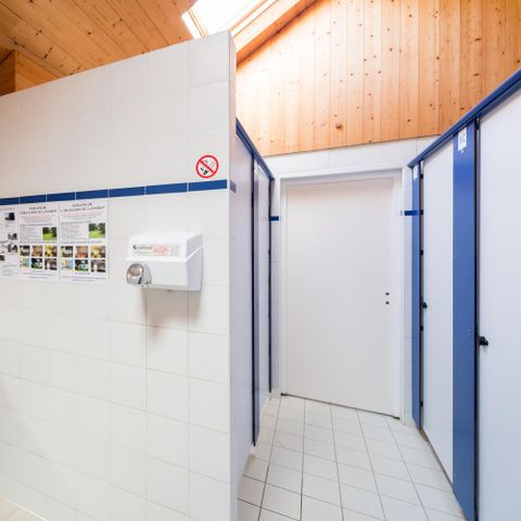 Stellplatz - Stellplatz Classique - Strom 10A - 1 Fahrzeug - Wasser in der Nähe - 80/100 m²