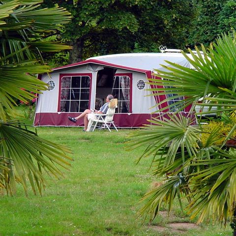 Stellplatz - Stellplatz Classique Supérieur - 120-140m² - Elektrizität 10 A - Wasser in der Nähe - 1 Fahrzeug