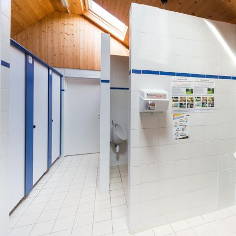 Stellplatz - Stellplatz Classique Supérieur - 120-140m² - Elektrizität 10 A - Wasser in der Nähe - 1 Fahrzeug