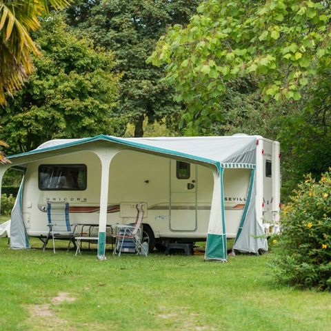 Stellplatz - Stellplatz Confort - 120-140m² - Strom 10A -Wasseranschluss - Abwasser Abwasserkanal - 1 Fahrzeug