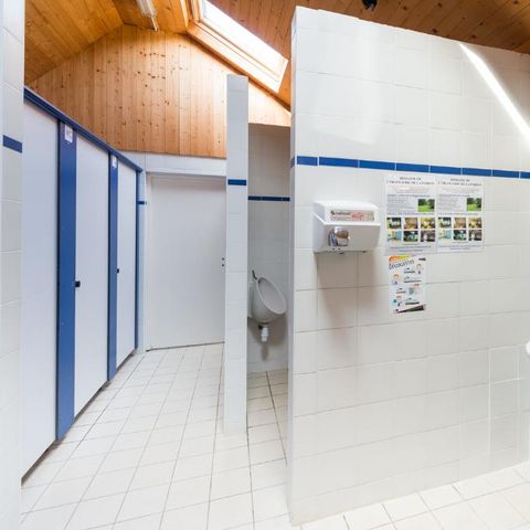 Stellplatz - Stellplatz Confort - 120-140m² - Strom 10A -Wasseranschluss - Abwasser Abwasserkanal - 1 Fahrzeug