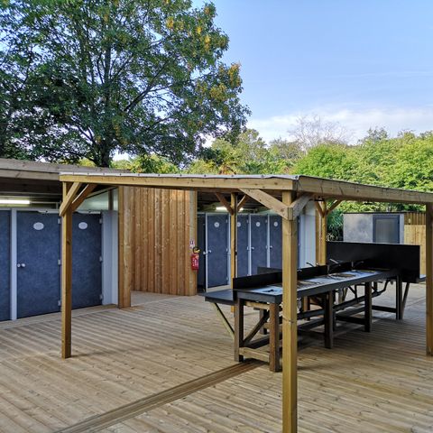 Stellplatz - Stellplatz Confort Plus - >130 m² - Strom 10A -Wasseranschluss - Graue Wasserabfuhr