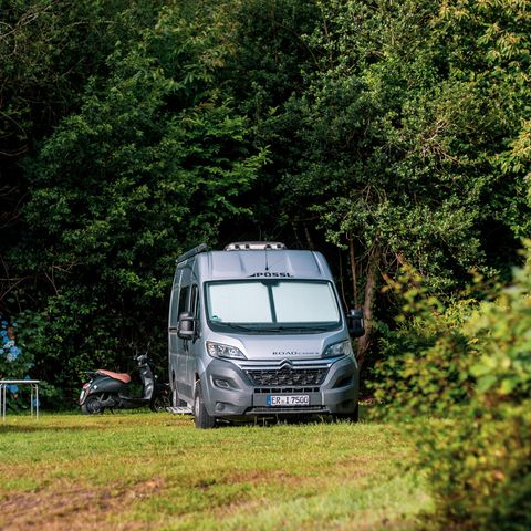 Stellplatz - Stellplatz Confort Plus - >130 m² - Strom 10A -Wasseranschluss - Graue Wasserabfuhr