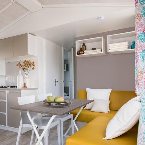 Mobilheim 6 Personen - Family 3ch-CLIM-überdachte XXL-Terrasse-TV-LV-Plancha-30m² | PREMIUM