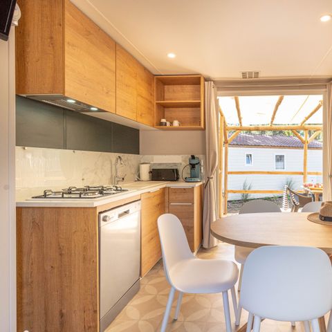 Mobilheim 6 Personen - Garden 3ch-CLIM-Badewanne-TV-LV-Plancha-überdachte Terrasse-33m² | PREMIUM