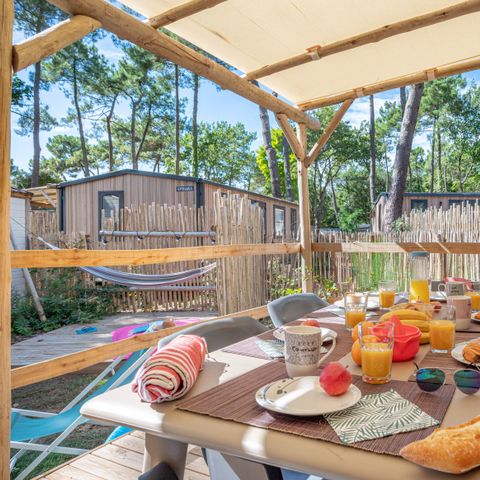Mobilheim 4 Personen - Garden 2ch-Badewanne-TV-LV-Plancha-überdachte Terrasse-31m² | PREMIUM
