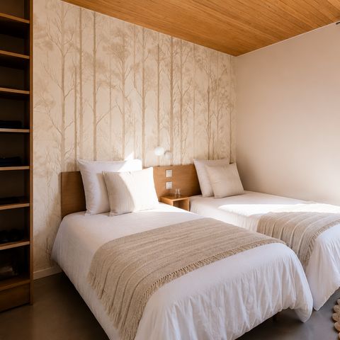Mobilheim 4 personen - Cocoon - 2 Schlafzimmer - 2 Bäder - PREMIUM+ – 33 m² – Whirlpool – Klimaanlage – - TV – Geschirrspüler – Plancha – überdachte Terrasse – Travel-Paket