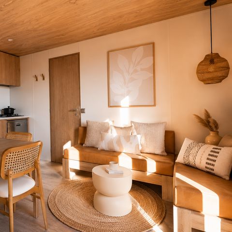 Mobilheim 4 personen - Cocoon - 2 Schlafzimmer - 2 Bäder - PREMIUM+ – 33 m² – Whirlpool – Klimaanlage – - TV – Geschirrspüler – Plancha – überdachte Terrasse – Travel-Paket