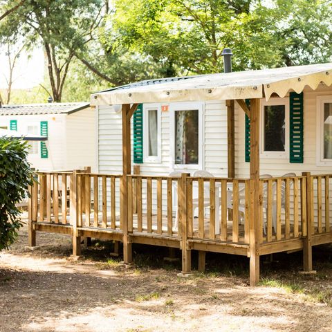 Mobilheim 4 Personen - Classic | 2 Schlafzimmer | 4 Schlafplätze | Halbüberdachte Terrasse | 1 Badezimmer | Klimaanlage