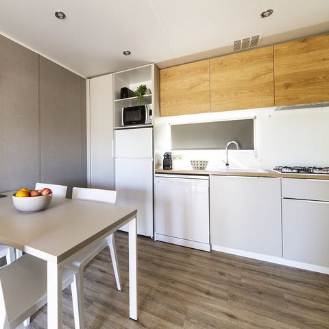 Mobilheim 5 Personen - PREMIUM - 2 Schlafzimmer mit Klimaanlage +TV+ Gas Plancha + 2 Bäder