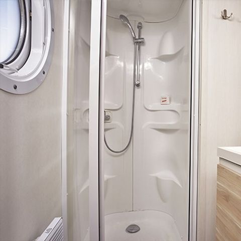 Mobilheim 6 personen - Premium Azure | 3 Zi. | 6 Pers. | Erhöhte Terrasse | Klim.