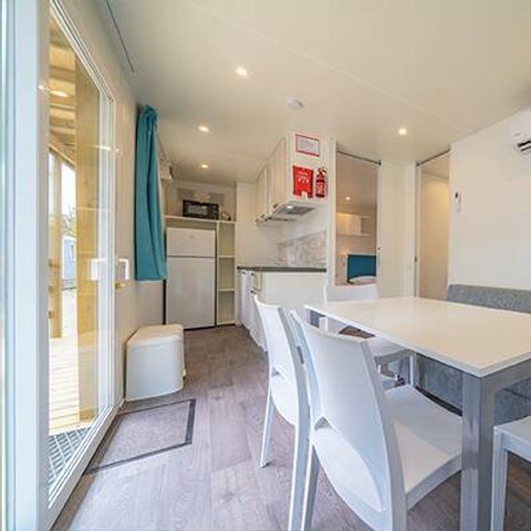 Mobilheim 4 personen - Mobilheim | Premium | 2 Zi. | 4 Pers. | Erhöhte Terrasse | Klimaanlage | TV