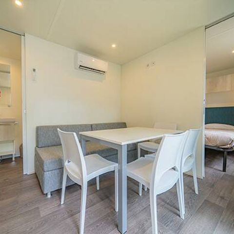 Mobilheim 4 personen - Mobilheim | Premium | 2 Zi. | 4 Pers. | Erhöhte Terrasse | Klimaanlage | TV